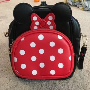 Adorable mini Minnie Mouse cross body bag!